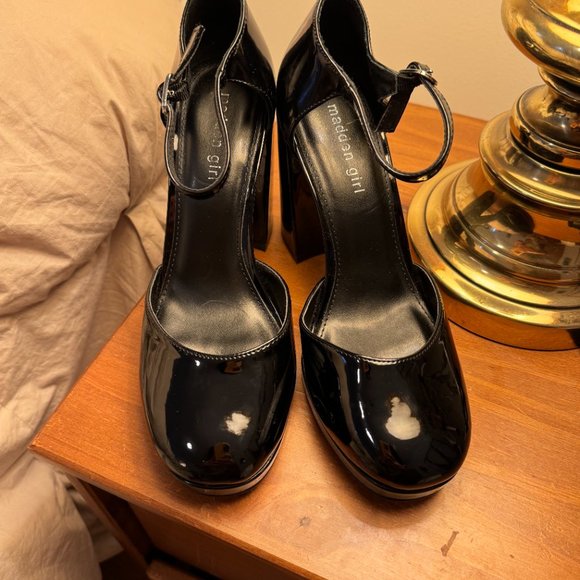 Madden Girl Unaa Sandal - Picture 1 of 3